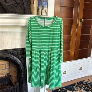 Crown & Ivy Green and White Raglan Long Sleeve tiered dress